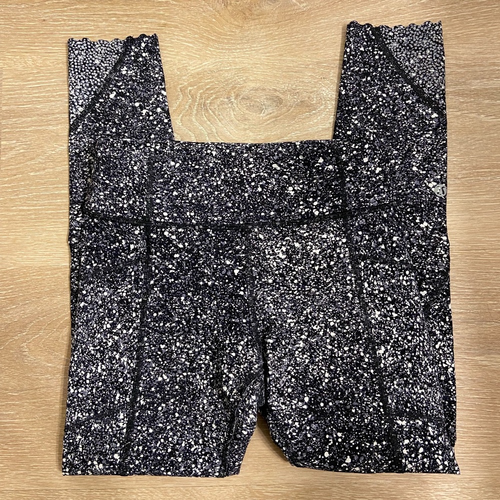 Lululemon Tight Stuff Scalloped Reflective Visibility Leggings, Splatter, size 4